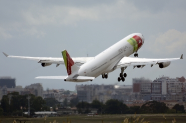 CS-TOC (079) 1995 Airbus A340-312