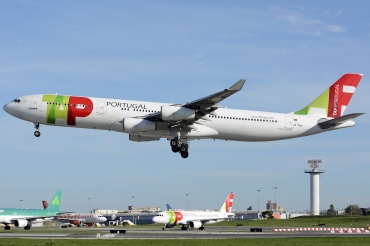 CS-TOC (079) 1995 Airbus A340-312