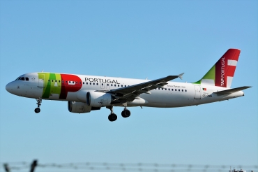 CS-TNN (1816) 2002 Airbus A320-214