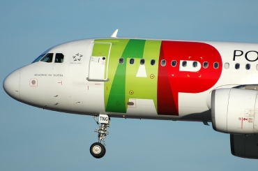 CS-TNG (945) 1998 Airbus A320-214