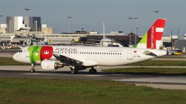 CS-TNG (945) 1998 Airbus A320-214
