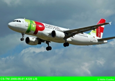 CS-TNI (982) 1999 Airbus A320-214