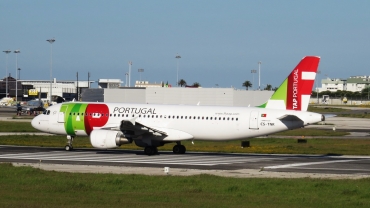 CS-TNR (3883) 2009 Airbus A320-214