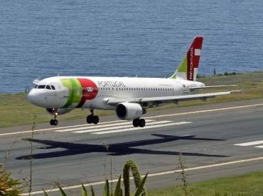 CS-TNS (4021) 2009 Airbus A320-214