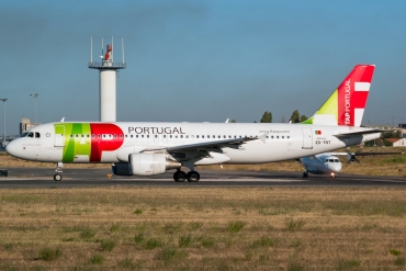CS-TNT (4095) 2009 Airbus A320-214