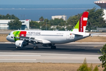 CS-TNX (2822) 2006 Airbus A320-214