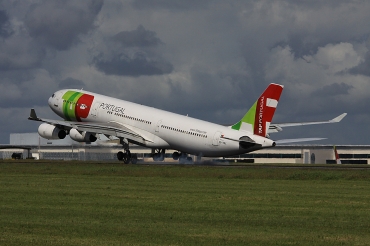 CS-TOC (079) 1995 Airbus A340-312