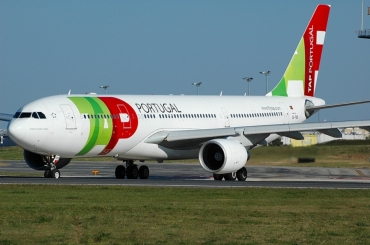 CS-TOE (305) 1999 Airbus A330-223