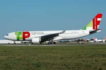 CS-TOE (305) 1999 Airbus A330-223