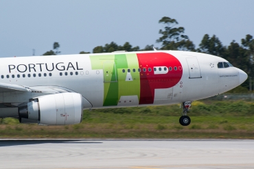 CS-TOG (312) 1999 Airbus A330-223