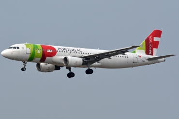 CS-TQD (870) 1999 Airbus A320-214