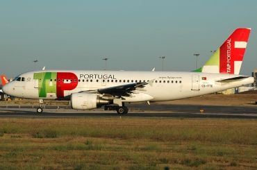 CS-TTE (821) 1998 Airbus A319-111