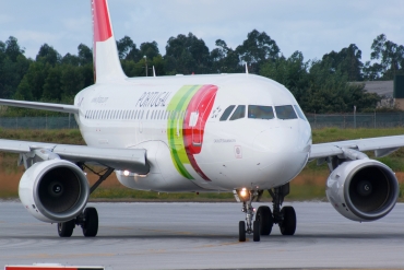 CS-TTF (837) 1998 Airbus A319-111