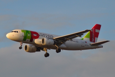 CS-TTI (933) 1998 Airbus A319-111