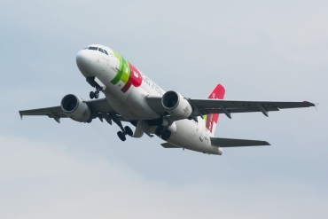 CS-TTL (1100) 1999 Airbus A319-111