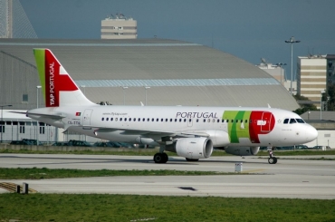 CS-TTR (1756) 2002 Airbus A319-112