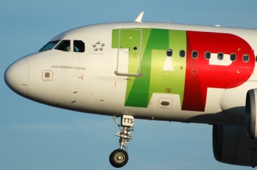 CS-TTS (1765) 2002 Airbus A319-112