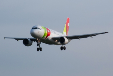 CS-TTV (1718) 2002 Airbus A319-112