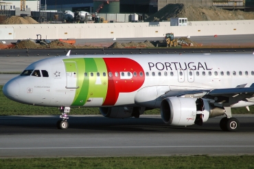 CS-TNJ (1181) 2000 Airbus A320-214