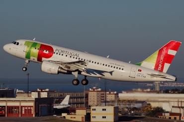 CS-TTR (1756) 2002 Airbus A319-112