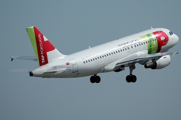 CS-TTO (1127) 1999 Airbus A319-111