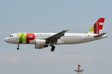 CS-TNH (960) 1999 Airbus A320-214