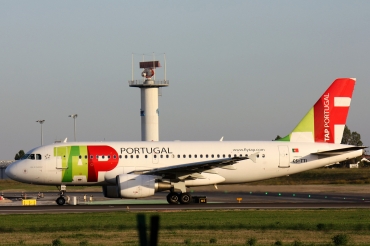 CS-TTI (933) 1998 Airbus A319-111