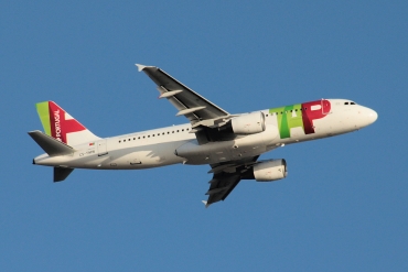 CS-TMW (1667) 2001 Airbus A320-214