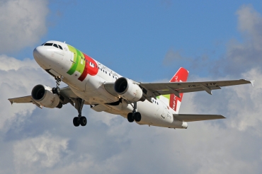 CS-TTF (837) 1998 Airbus A319-111