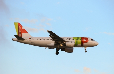 CS-TTE (821) 1998 Airbus A319-111