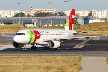 CS-TTF (837) 1998 Airbus A319-111