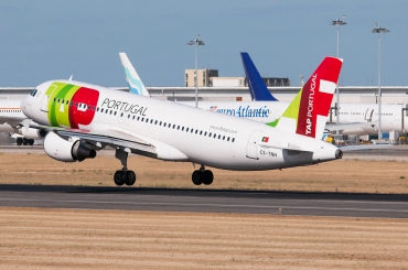 CS-TNH (960) 1999 Airbus A320-214