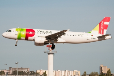 CS-TNS (4021) 2009 Airbus A320-214