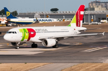 CS-TTE (821) 1998 Airbus A319-111