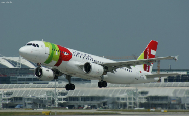 CS-TNG (945) 1998 Airbus A320-214