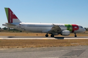 CS-TNR (3883) 2009 Airbus A320-214