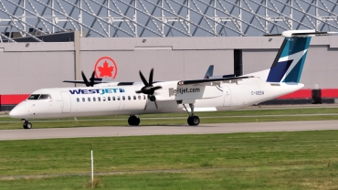 C-GEEN (4501) 2015 Bombardier Dash 8-Q402