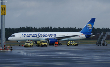 G-FCLJ (26160) 1993 Boeing 757-2Y0