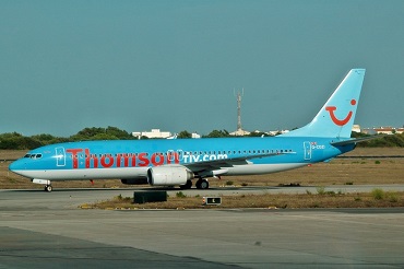 G-CDZI (28229) 2000 Boeing 737-804