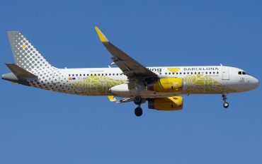 EC-MNZ (7351) 2016 Airbus A320-232(WL)