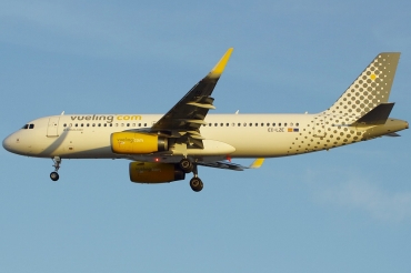 EC-LZE (5885) 2013 Airbus A320-232(WL)