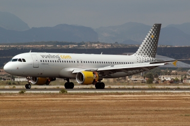 EC-KDH (3083) 2007 Airbus A320-214