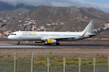 EC-MOO · Airbus A321-231(WL) · TFN / GCXO
