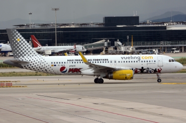 EC-MEQ (6483) 2015 Airbus A320-232(WL)