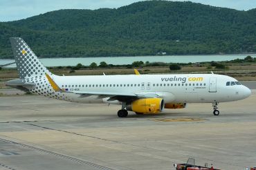 EC-MQE (7585) 2017 Airbus A320-232(WL)