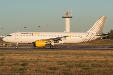 EC-KLT (3376) 2007 Airbus A320-216