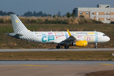 EC-LZM (5877) 2013 Airbus A320-232 WL