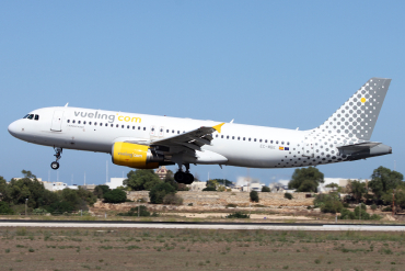 EC-MBE · Airbus A320-214 · MLA / LMML