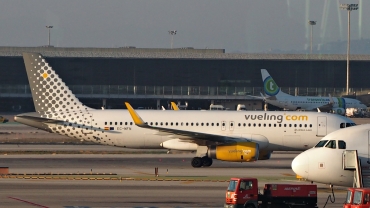 EC-MFN (6594) 2015 Airbus A320-232(WL)