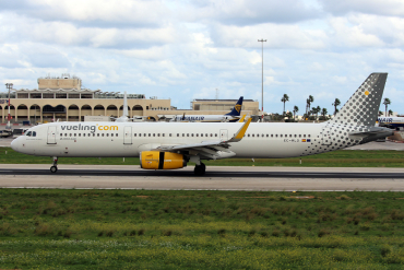 EC-MLD (7105) 2016 Airbus A321-231
